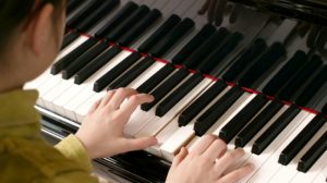 nauka gry na pianinie to czysta przyjemnosc